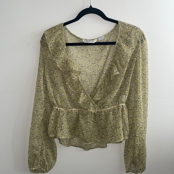 Green floral blouse perfect for work or brunch! - Picture 1 of 2